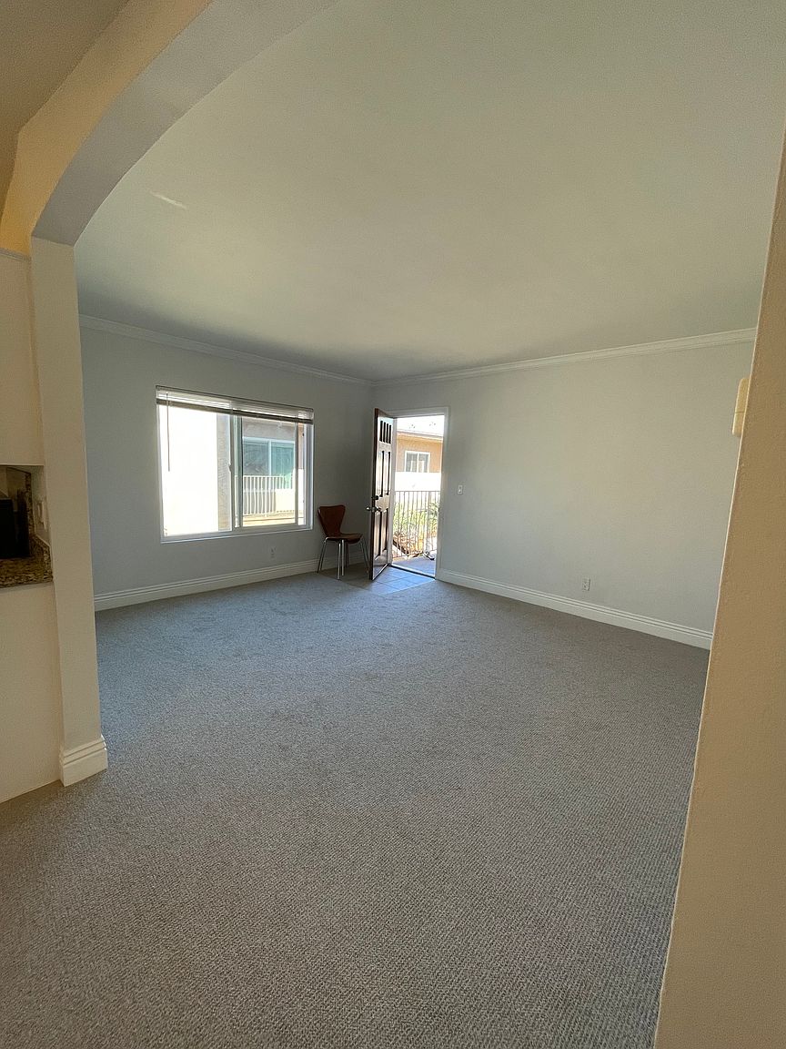 1472 Iris Ave photo 5