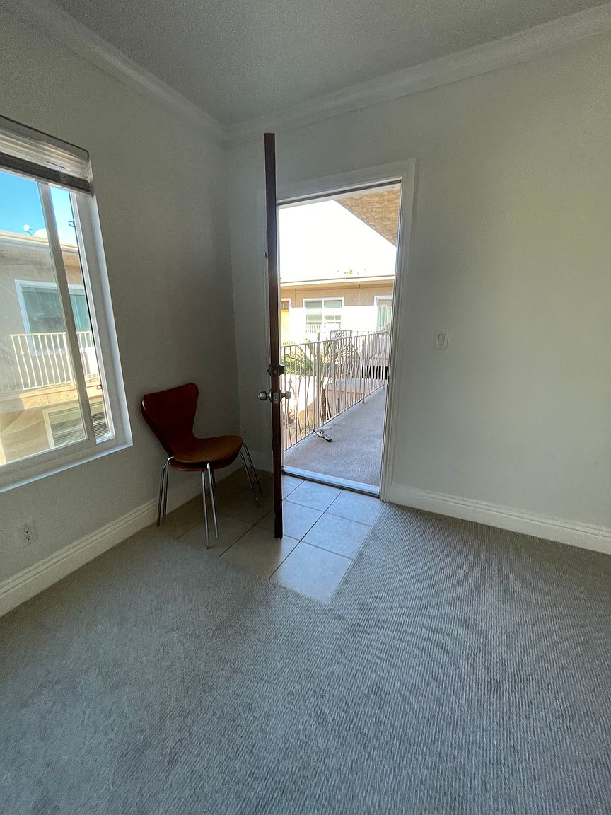 1472 Iris Ave photo 4