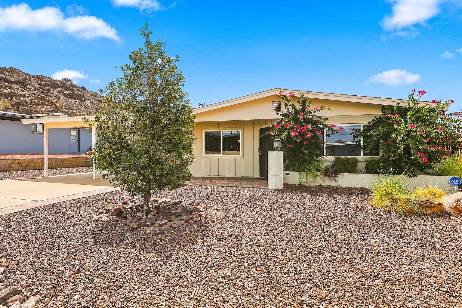 1329 E Lawrence Ln photo 2