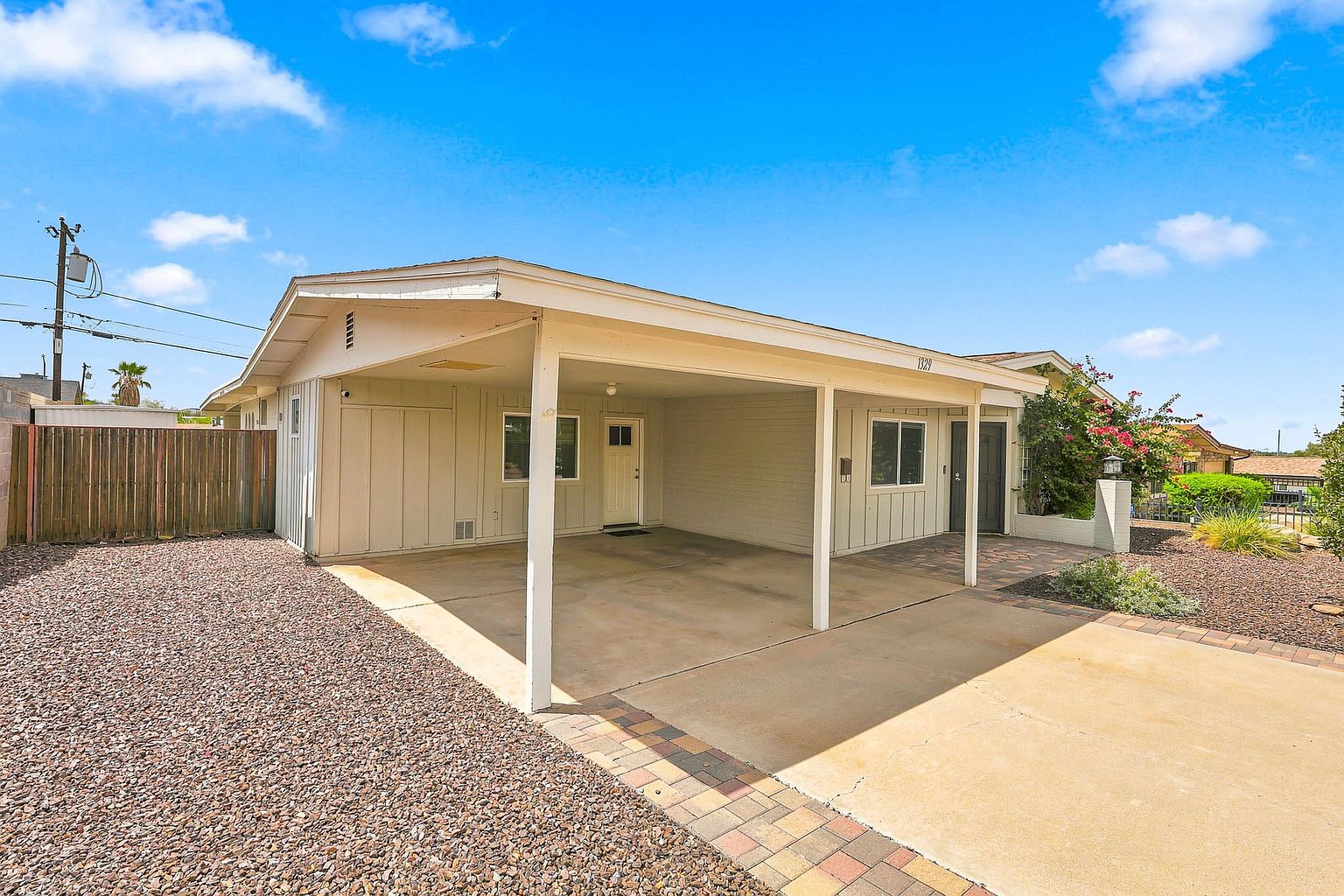 1329 E Lawrence Ln photo 3