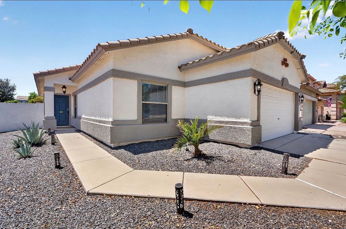 697 W Oak Tree Ln San Tan Valley, AZ 85143 photo 2