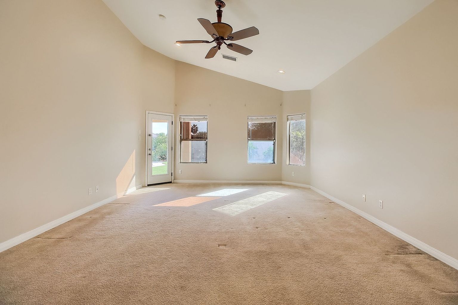 9007 S 10th Dr Phoenix, AZ 85041 photo 3