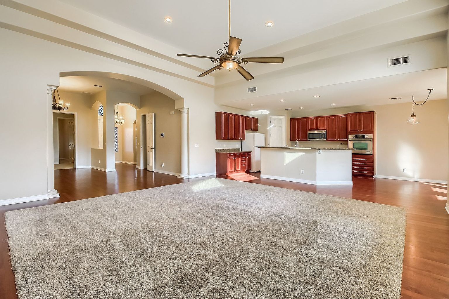 9007 S 10th Dr Phoenix, AZ 85041 photo 2