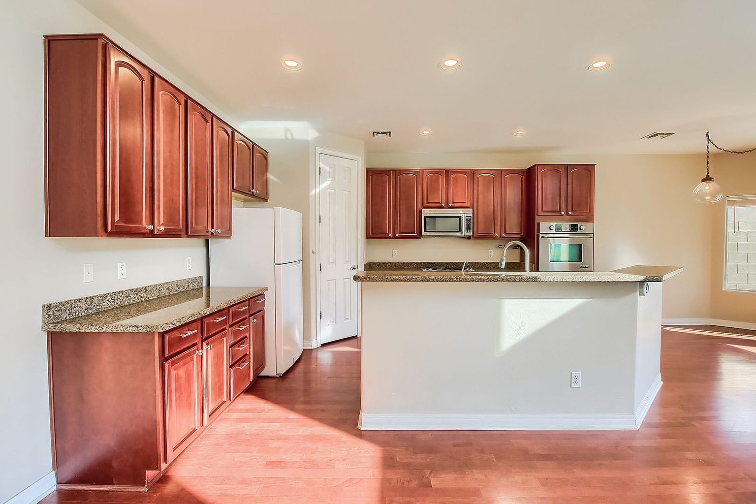 9007 S 10th Dr Phoenix, AZ 85041 photo 5