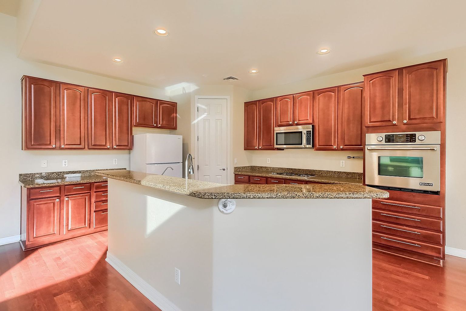9007 S 10th Dr Phoenix, AZ 85041 photo 4