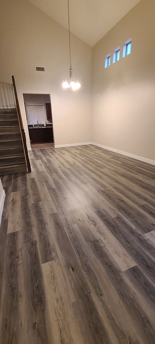 515 W Julie Dr photo 2