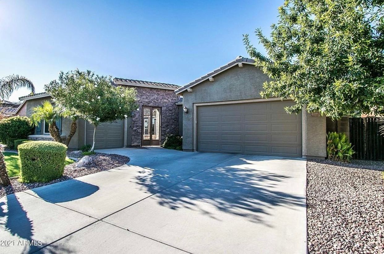 2560 E Wisteria Dr photo 5