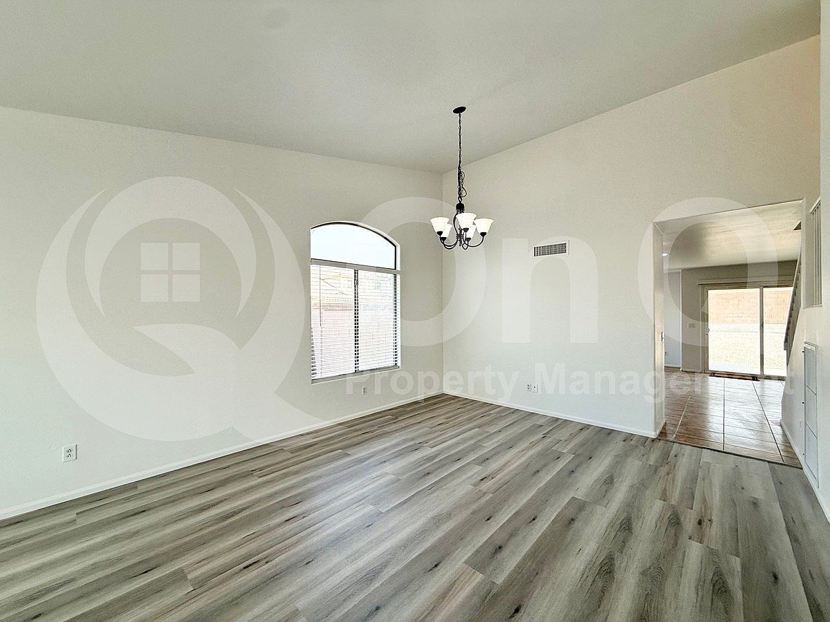 5517 W Wood St photo 3