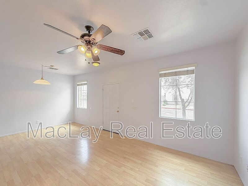 5216 W Albeniz Pl Phoenix, AZ 85043 photo 5