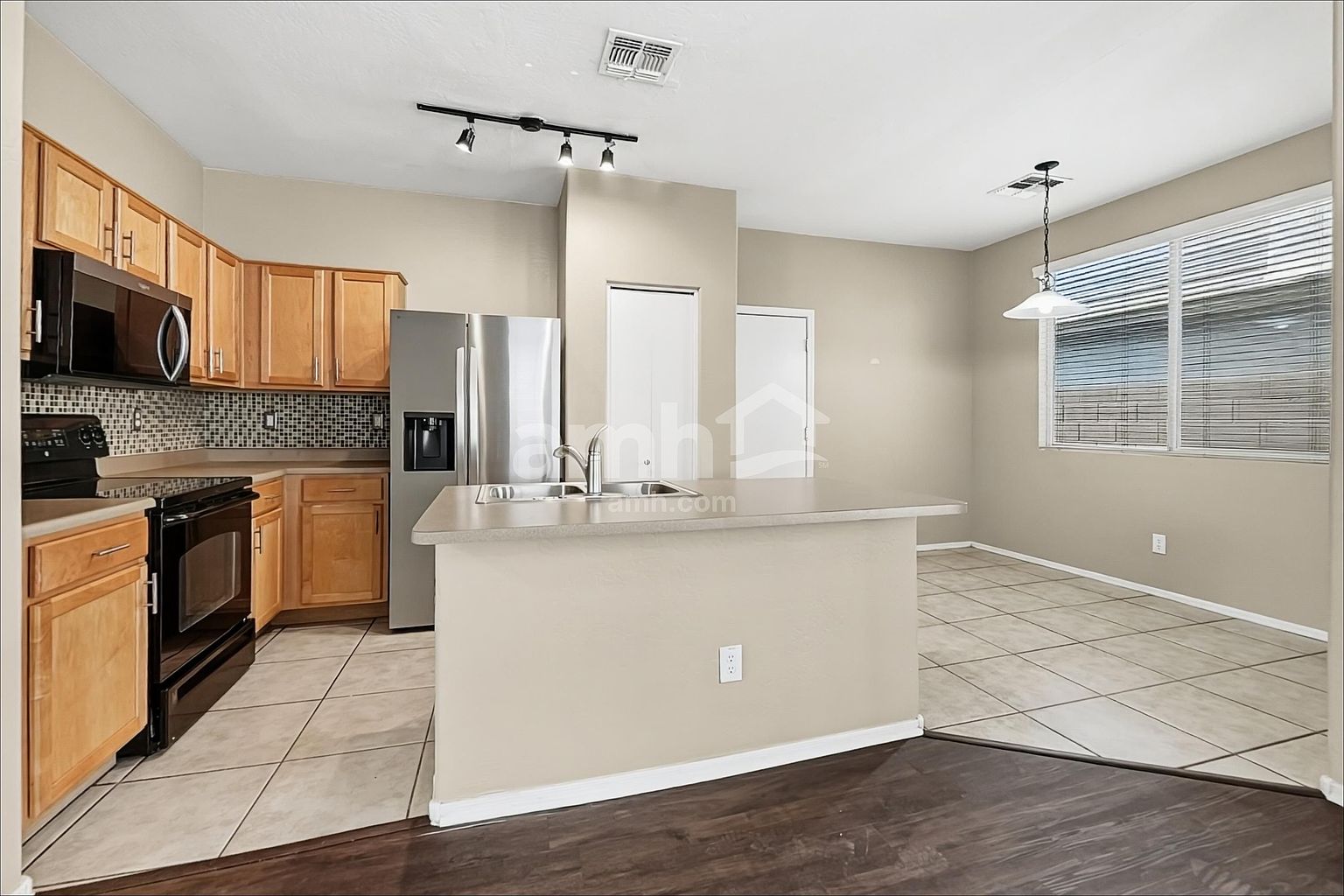 5332 W Jones Ave photo 4