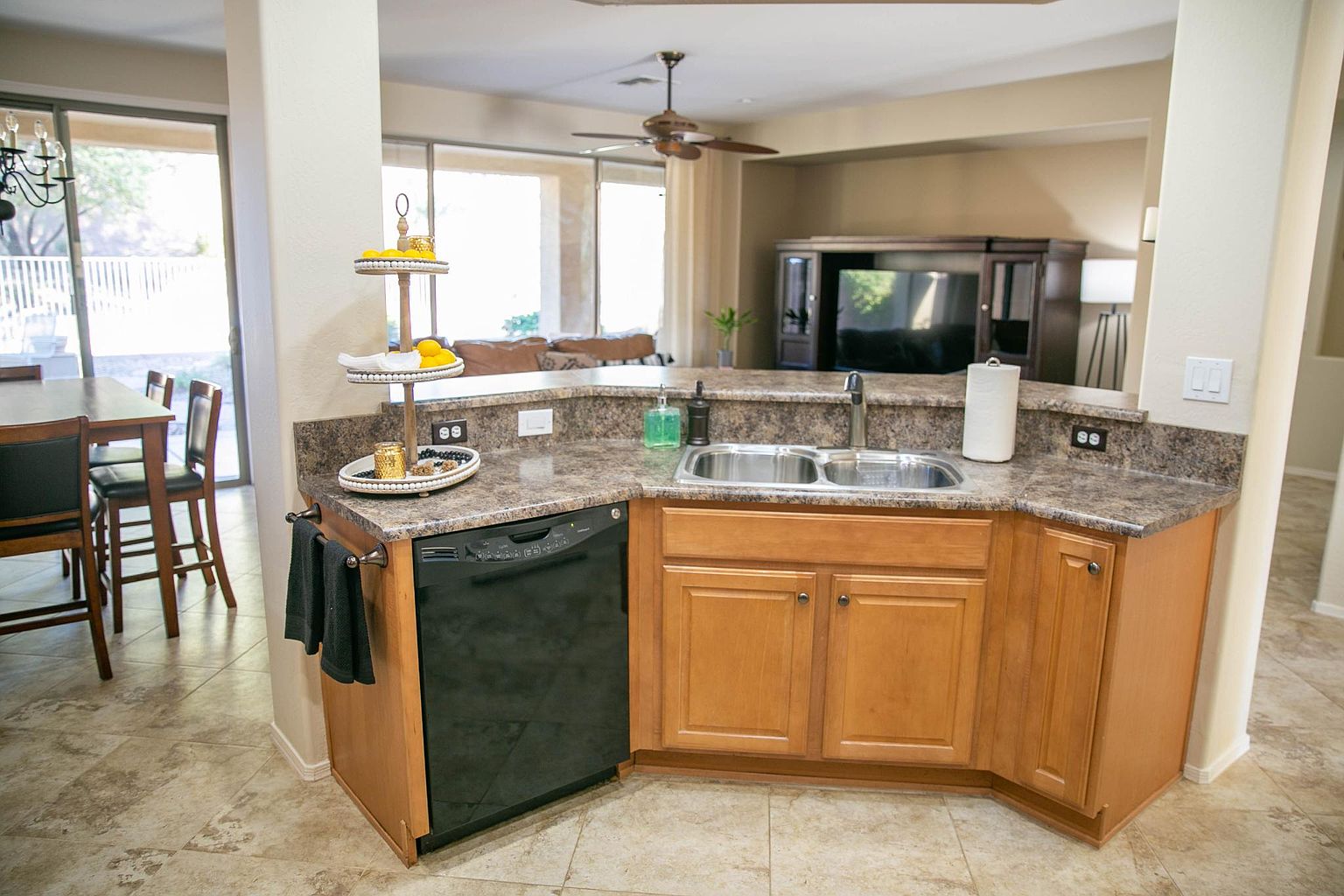 1814 W Eastman Dr photo 3