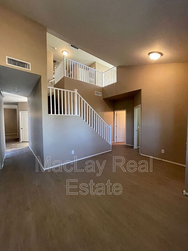 10024 E Isleta Ave photo 5