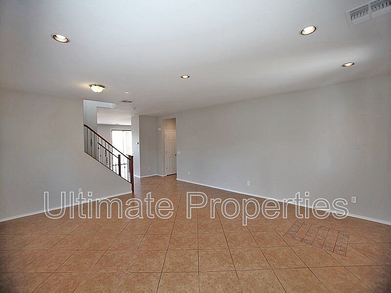 17406 N 185th Ln photo 4
