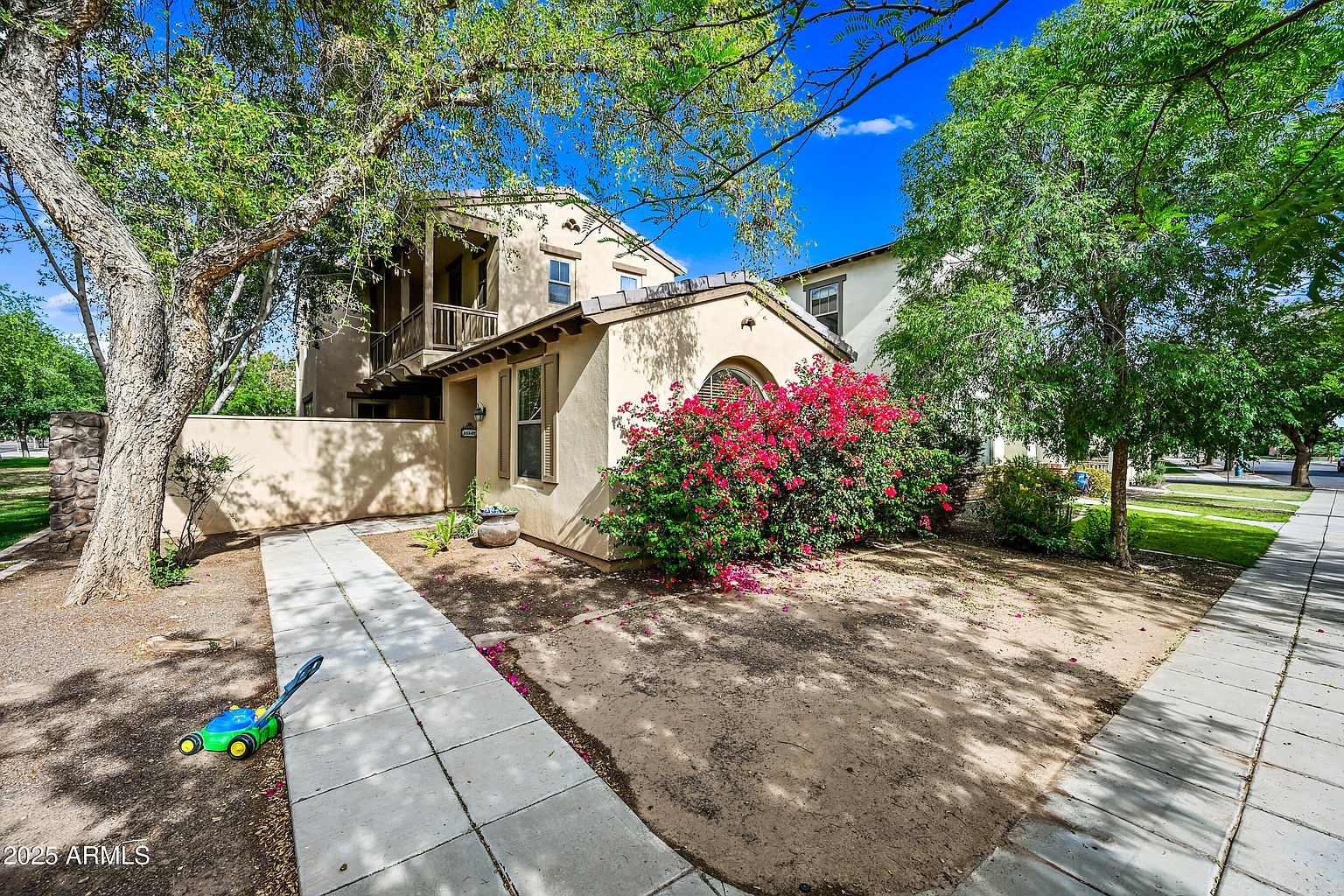 15340 W Dahlia Dr photo 2