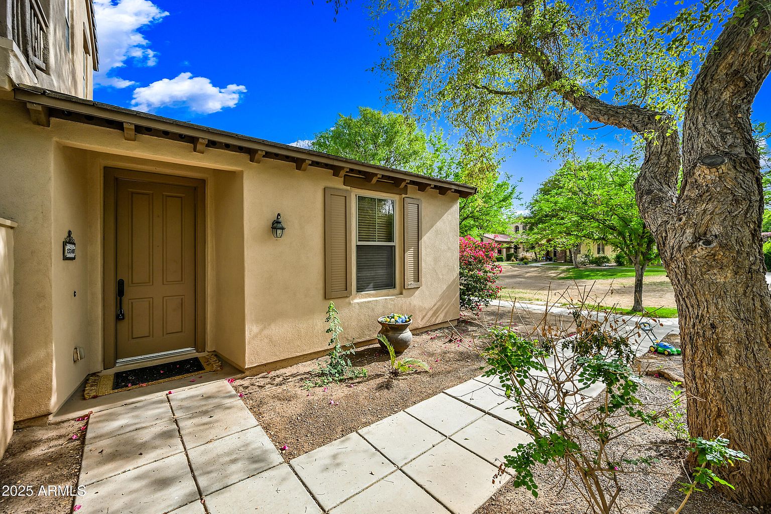 15340 W Dahlia Dr photo 3