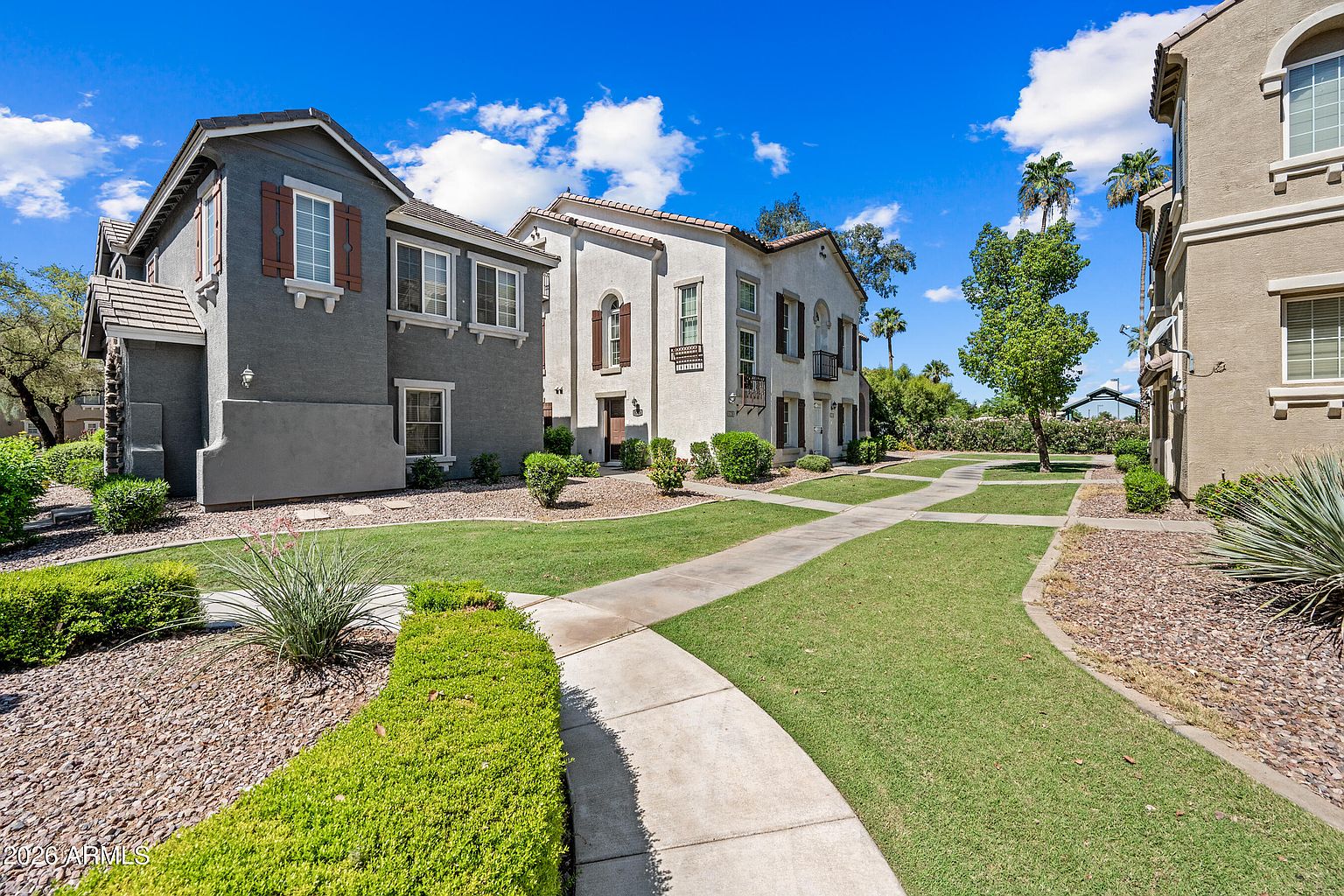 5724 S 21st Pl Phoenix, AZ 85040 photo 2