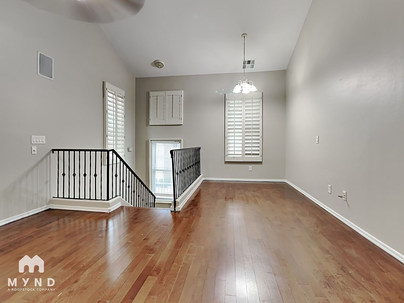 5733 S 21st Pl Phoenix, AZ 85040 photo 2