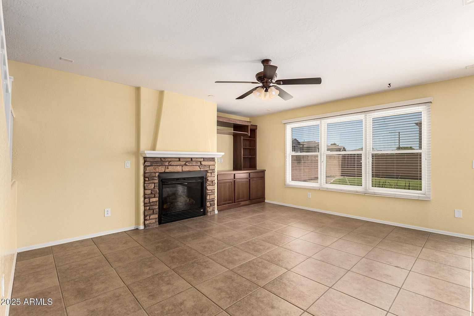 18103 W Smokey Dr photo 4
