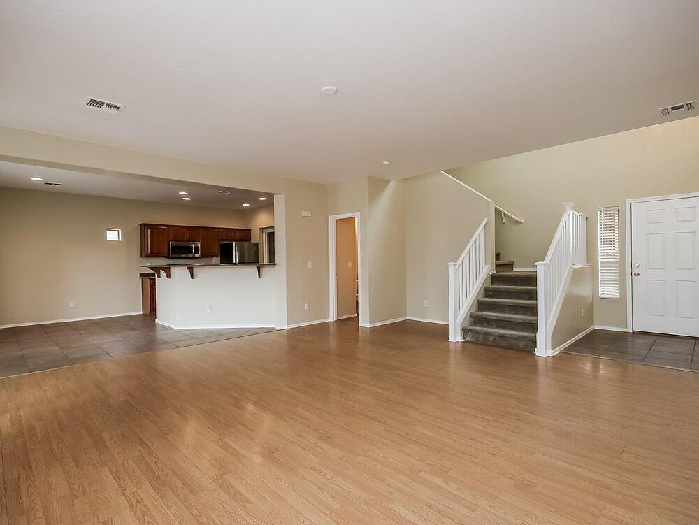 17606 W Bridger St Surprise, AZ 85388 photo 4