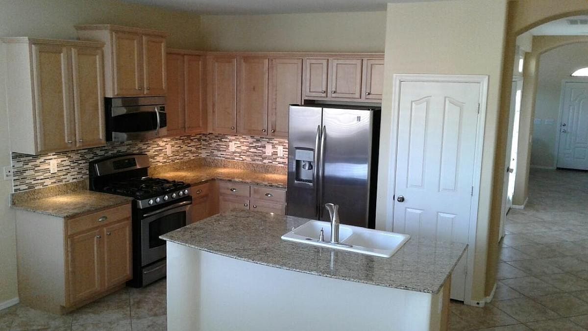 21150 W Elm Way photo 4