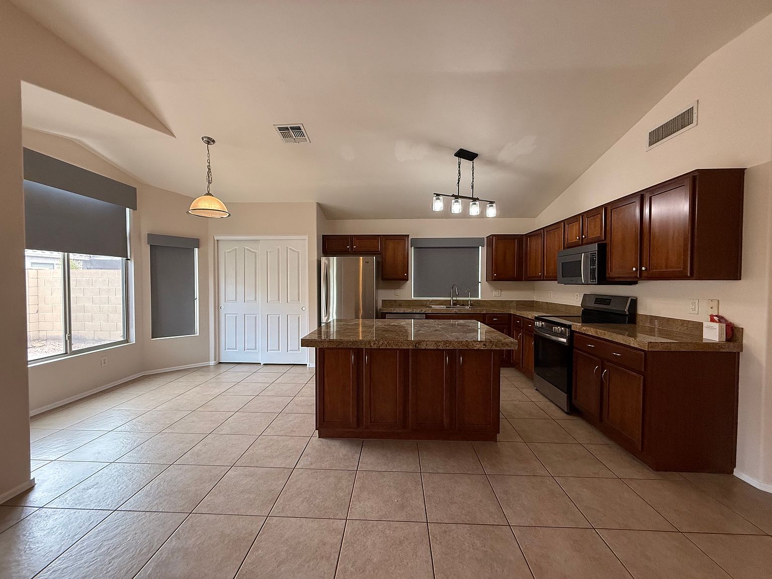 514 E Ironwood Dr photo 3