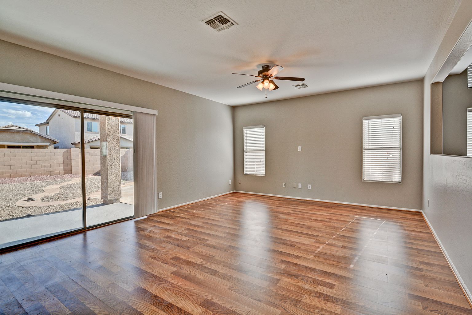 10115 W Parkway Dr photo 4