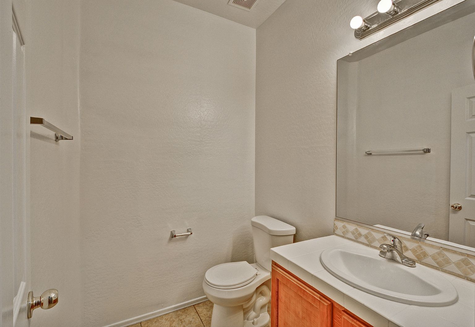 10115 W Parkway Dr photo 2