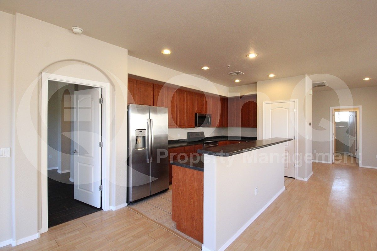 705 W Queen Creek Rd photo 3