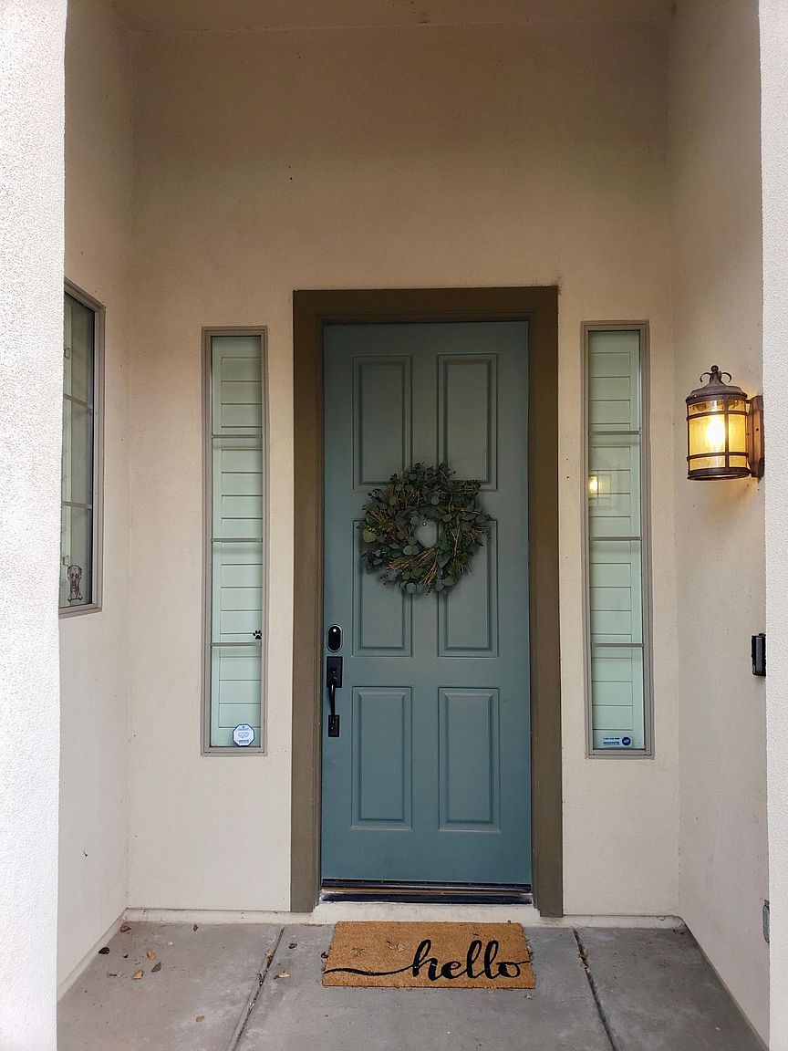381 W Wisteria Pl photo 2