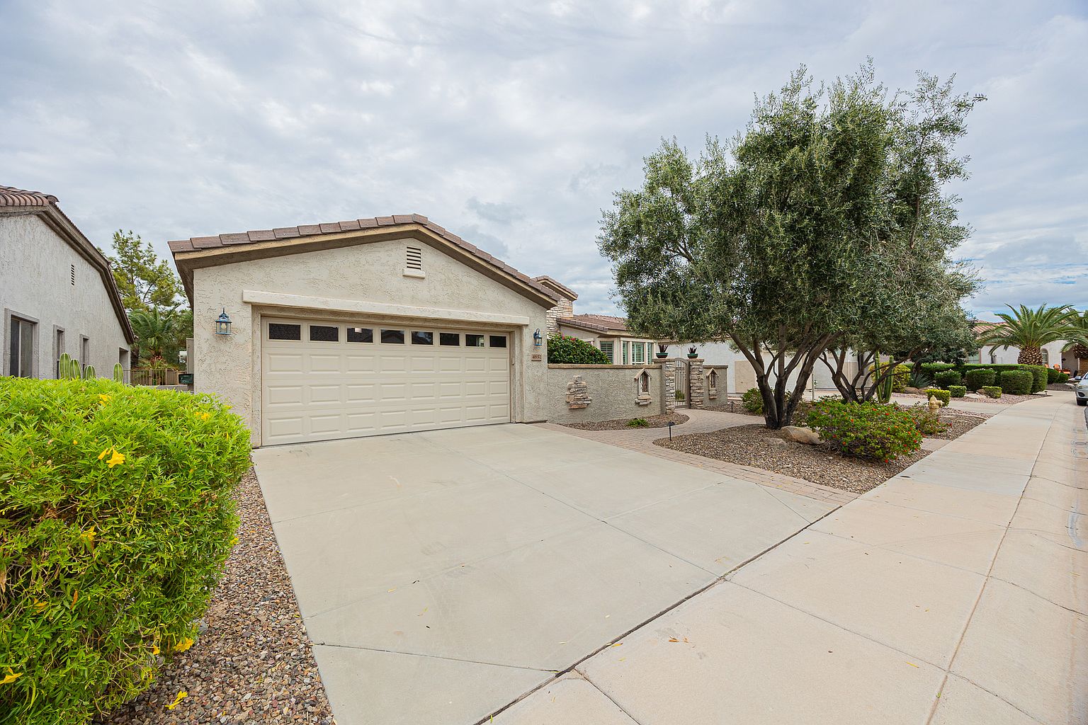 4652 E Donato Dr photo 3