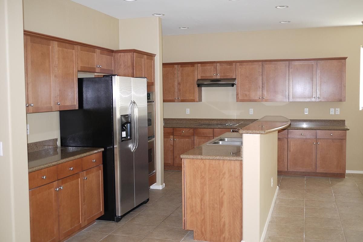 3561 E Harwell Rd photo 2