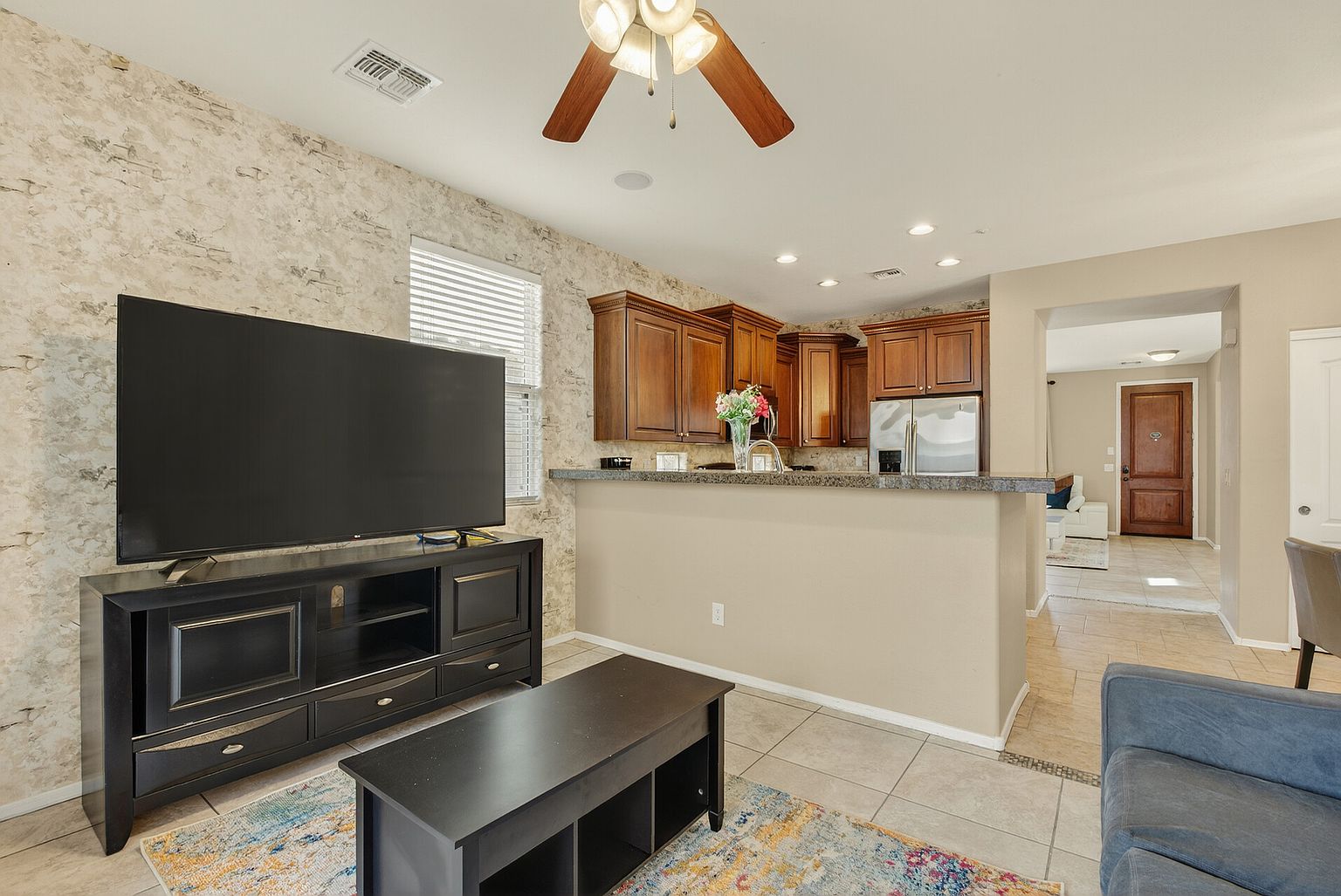 12034 W Polk St photo 2