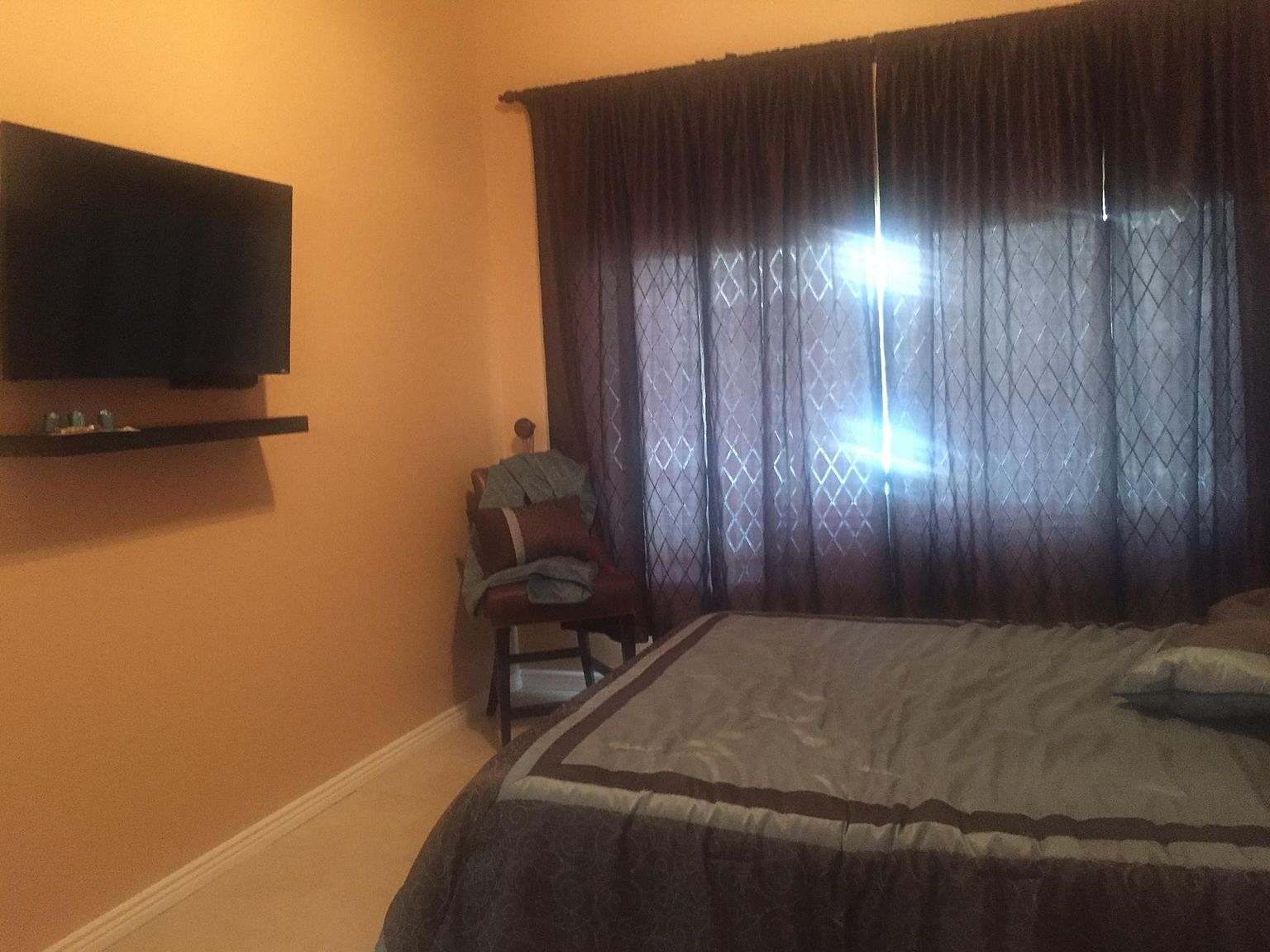 2712 S 185th Dr photo 3