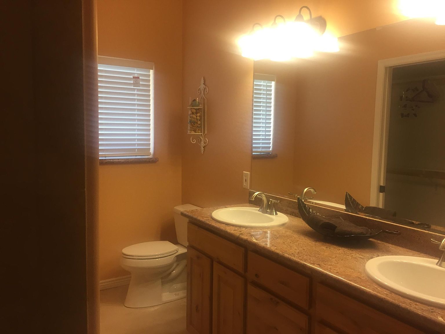 2712 S 185th Dr photo 4