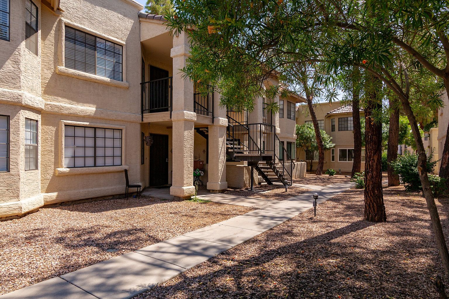 925 S Longmore photo 2