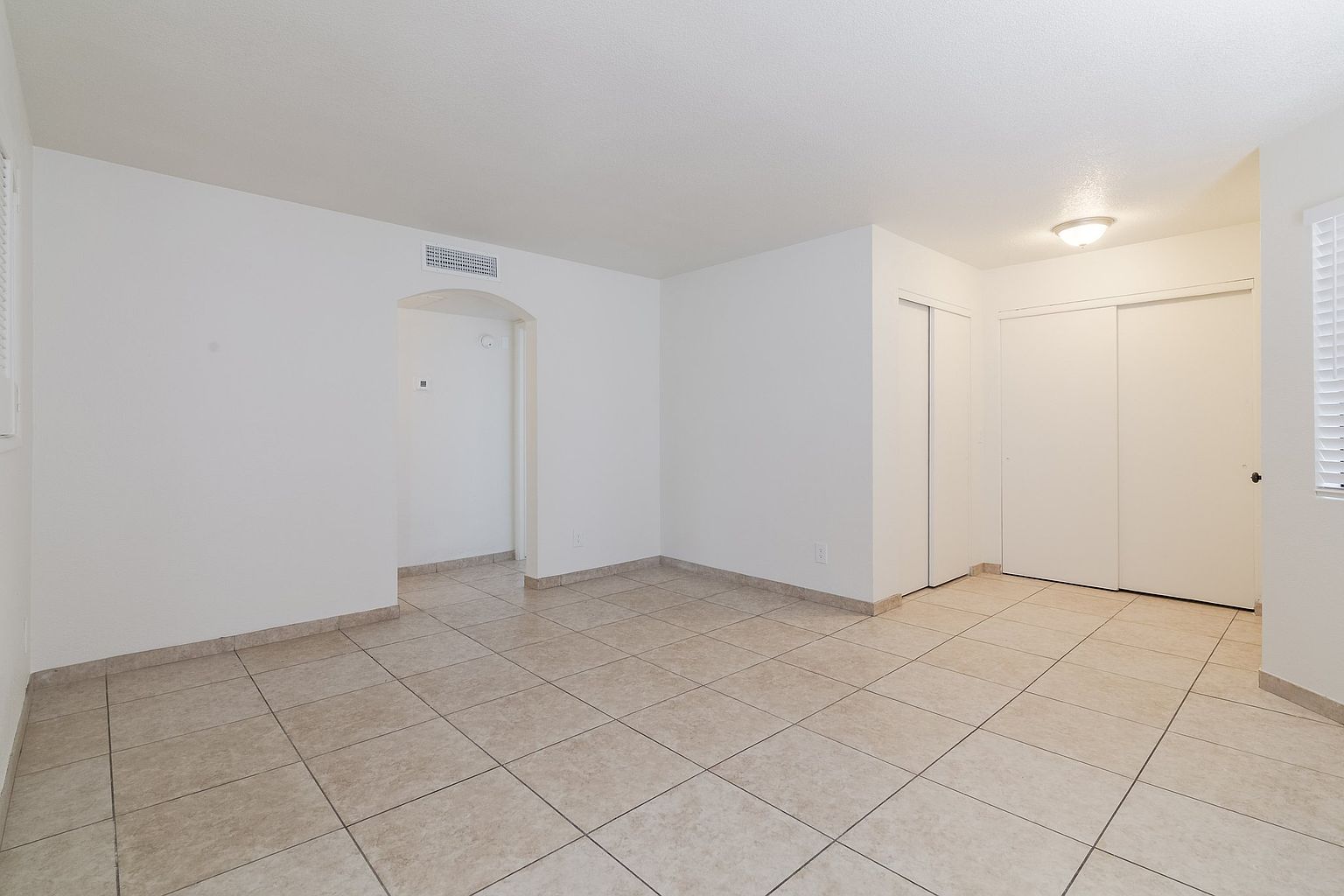925 S Longmore photo 4