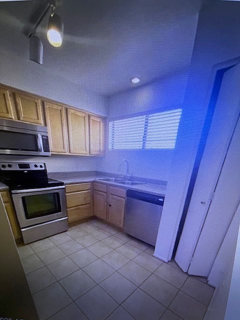 11640 N 51st Ave photo 3