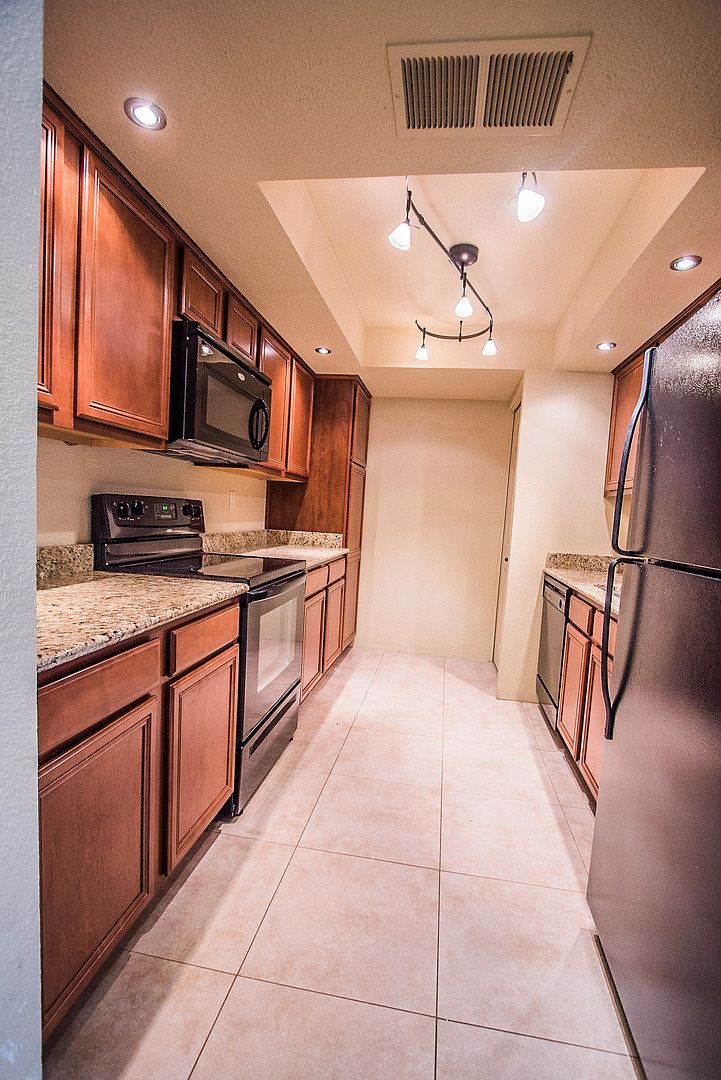 Upgraded Condo near Oldtown photo 4