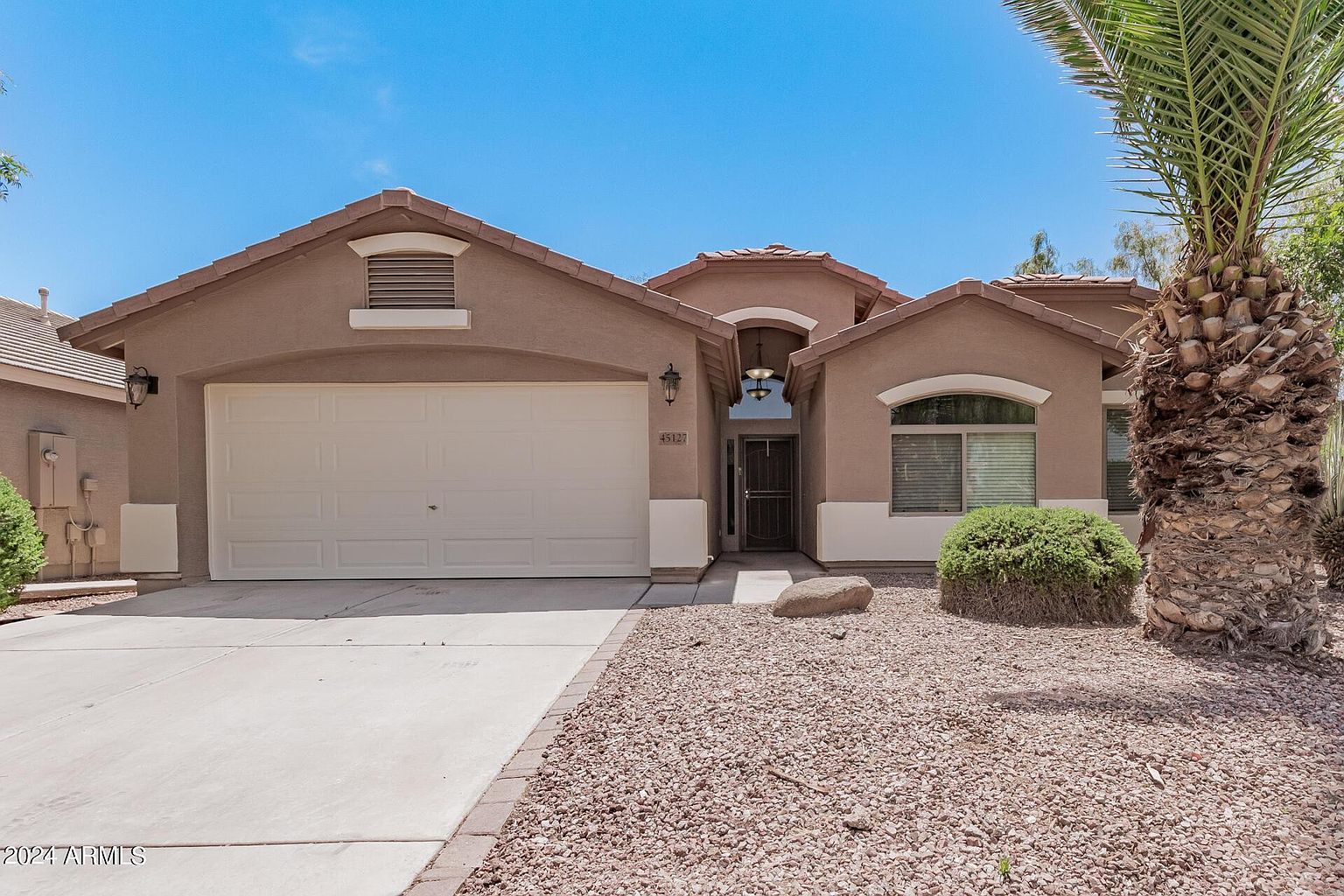 45127 W Jack Rabbit Trl
