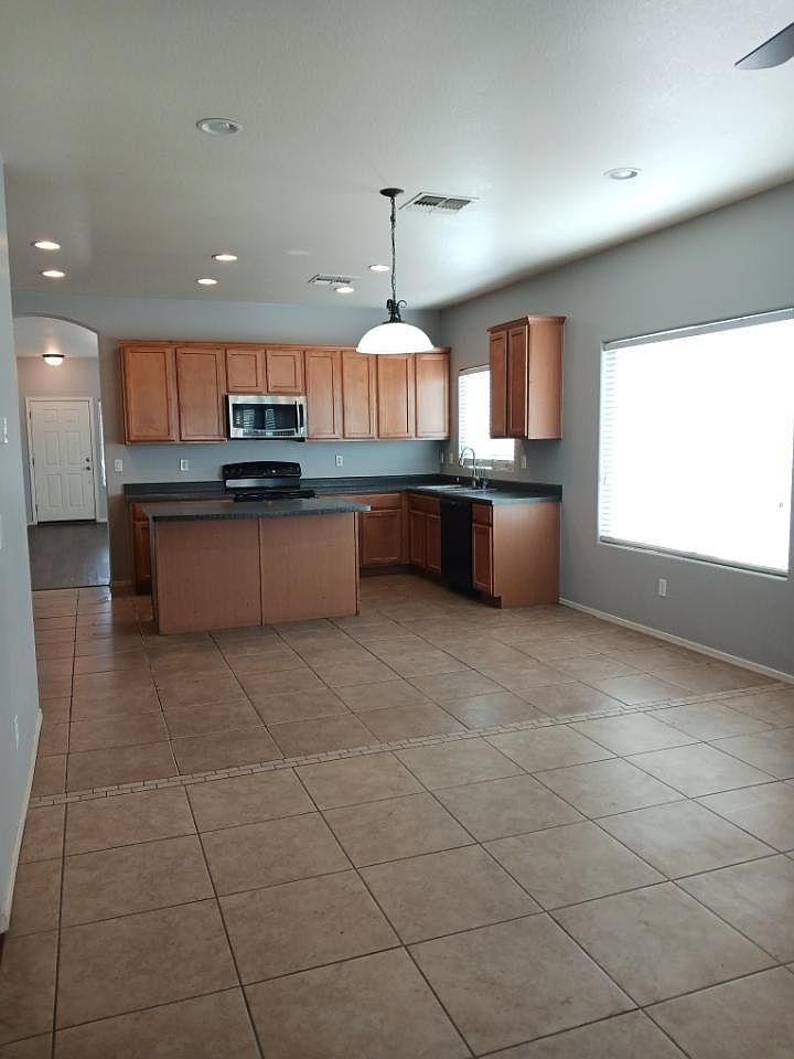 44628 W Sandstone Dr photo 3
