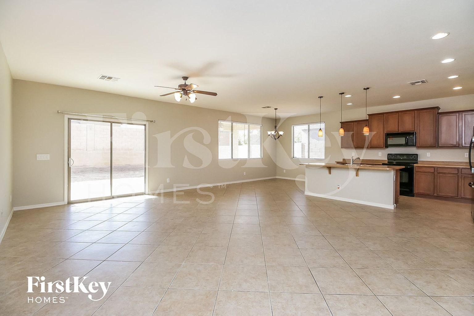 635 W Desert Hills Dr San Tan Valley, AZ 85143 photo 4