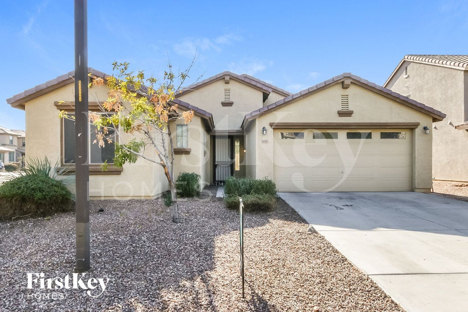 635 W Desert Hills Dr San Tan Valley, AZ 85143 photo 2