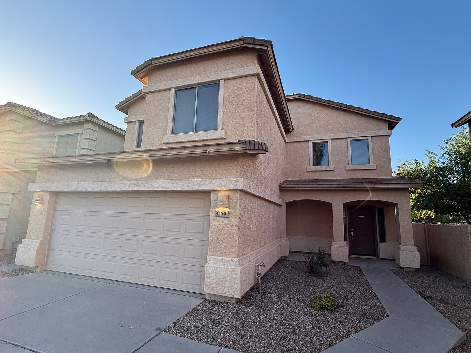 44640 W Yucca Ln photo 2