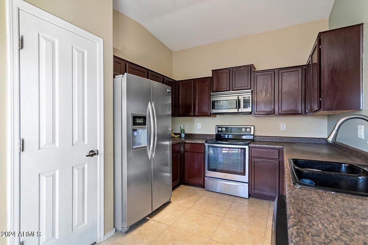 45415 W Desert Garden Rd photo 5