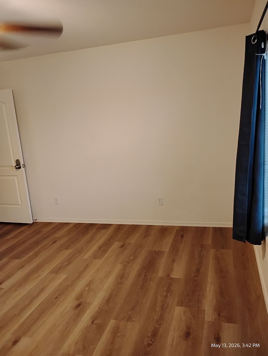 932 W Elizabeth Way photo 2