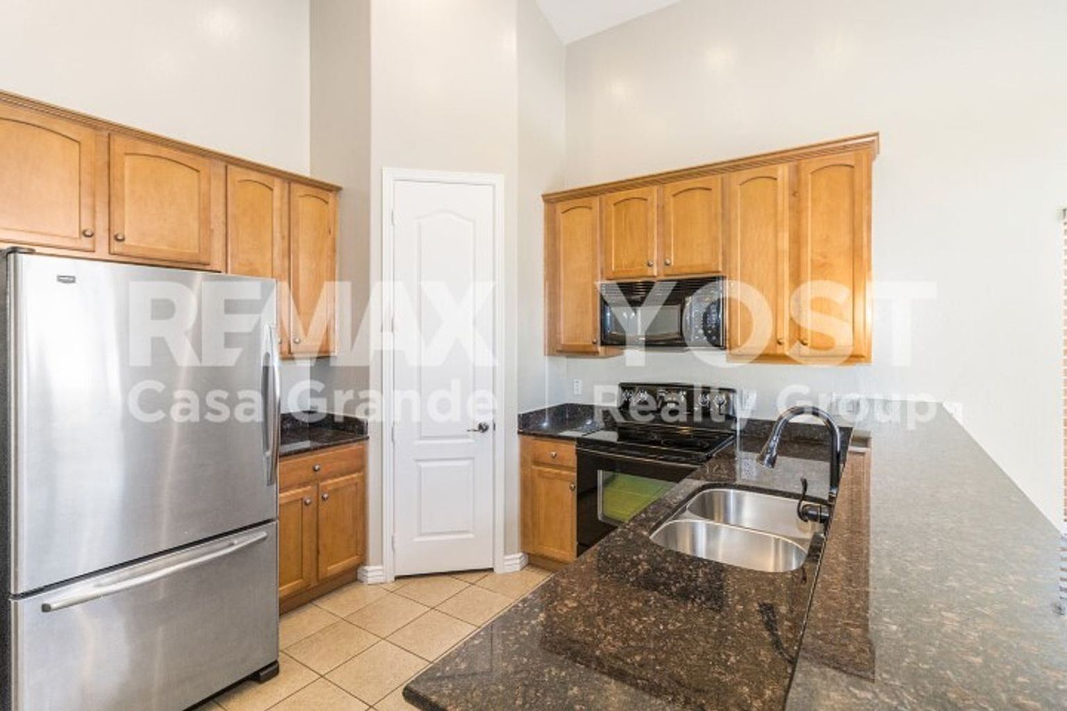 1225 E Prickly Pear St photo 4