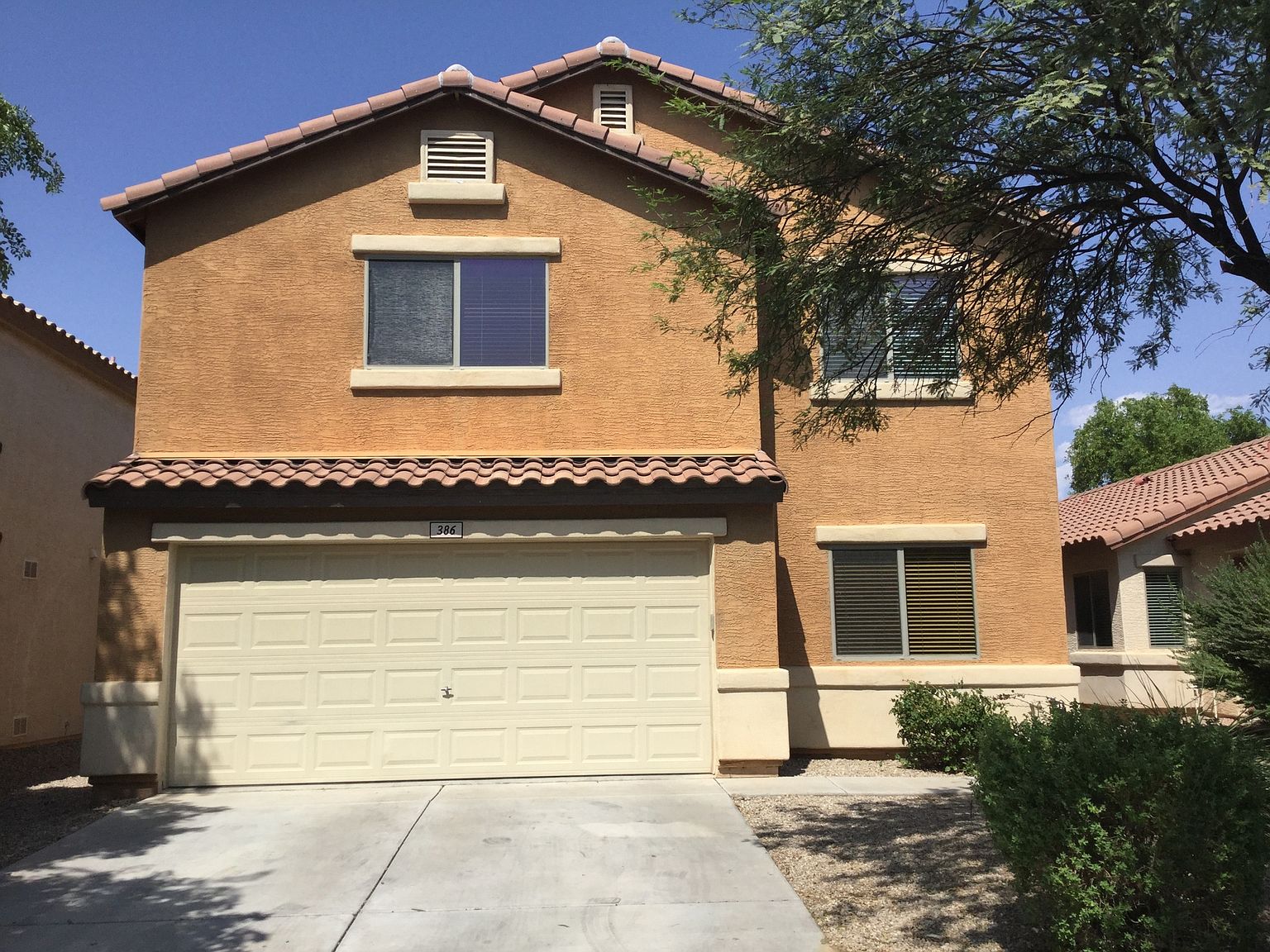 386 E Daniella Drive photo 2