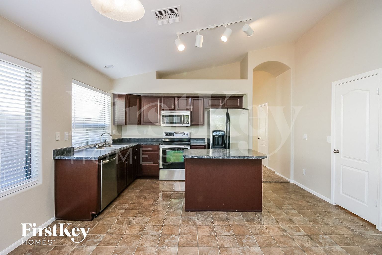 38154 N Rusty Ln San Tan Valley, AZ 85140 photo 4