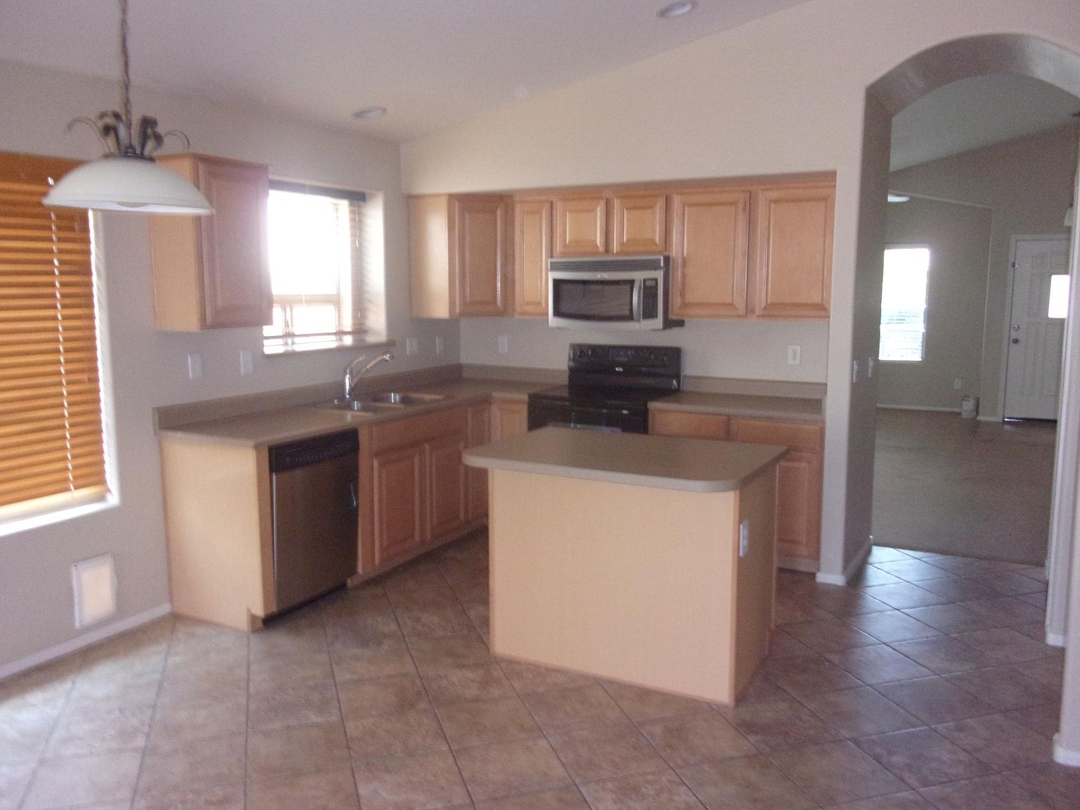 244 W Love Rd photo 2