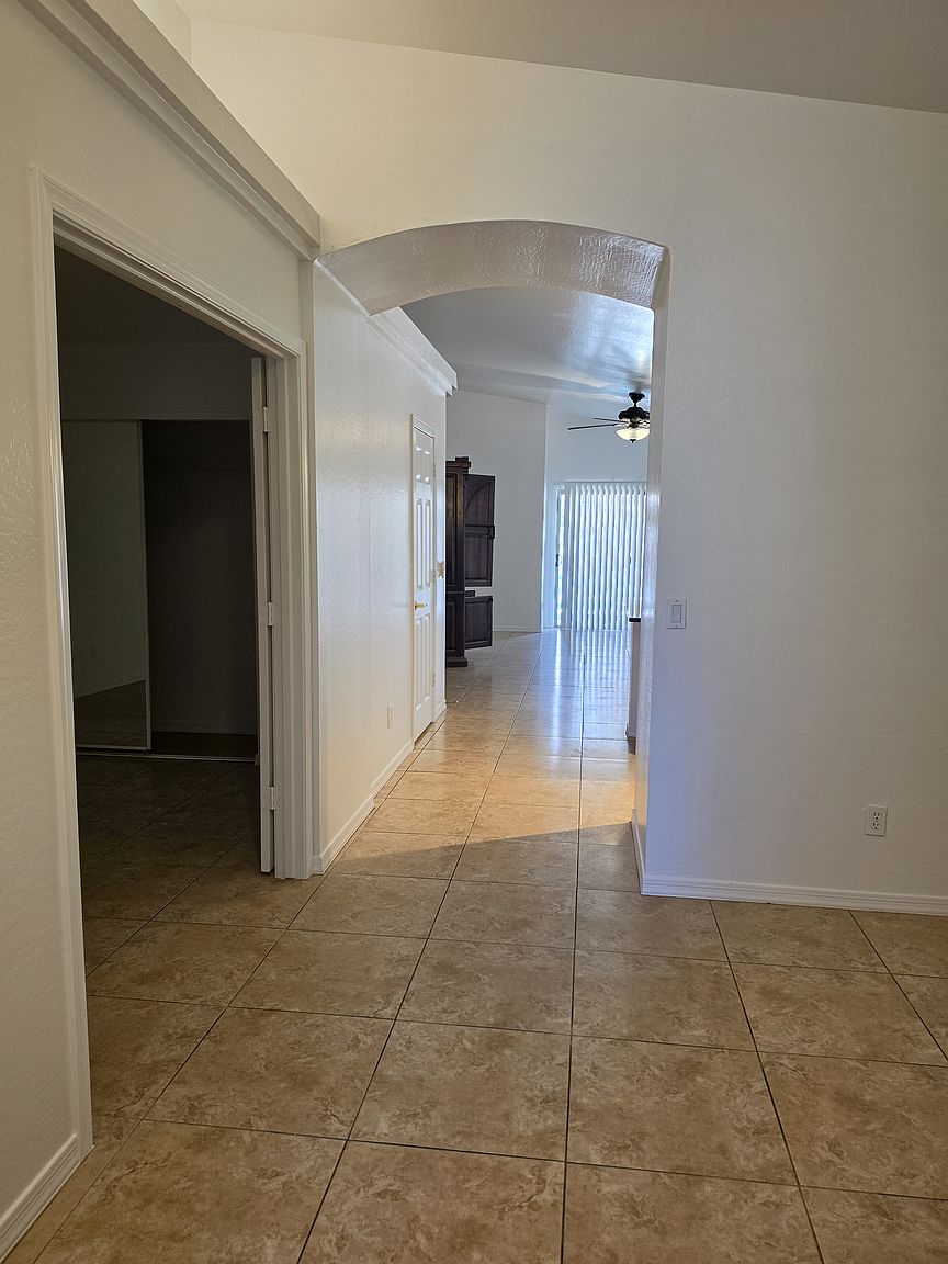1726 E Oquitoa Dr photo 3